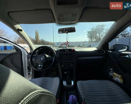 Белый Фольксваген Гольф, объемом двигателя 1.6 л и пробегом 120 тыс. км за 9500 $, фото 11 на Automoto.ua