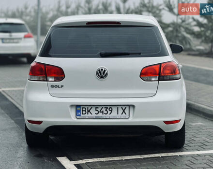 Белый Фольксваген Гольф, объемом двигателя 1.39 л и пробегом 229 тыс. км за 6800 $, фото 5 на Automoto.ua