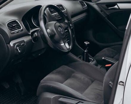 Белый Фольксваген Гольф, объемом двигателя 1.39 л и пробегом 225 тыс. км за 8199 $, фото 14 на Automoto.ua