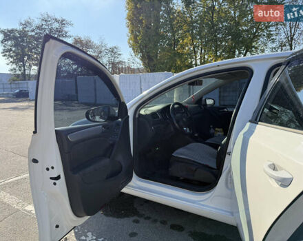 Белый Фольксваген Гольф, объемом двигателя 1.6 л и пробегом 120 тыс. км за 9500 $, фото 7 на Automoto.ua