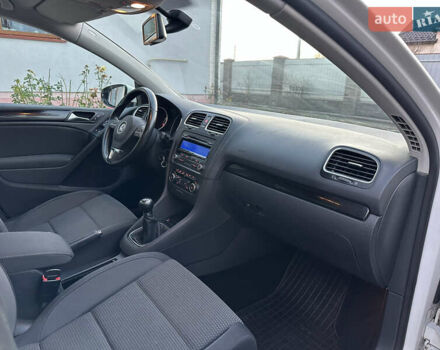 Белый Фольксваген Гольф, объемом двигателя 1.8 л и пробегом 103 тыс. км за 8500 $, фото 67 на Automoto.ua