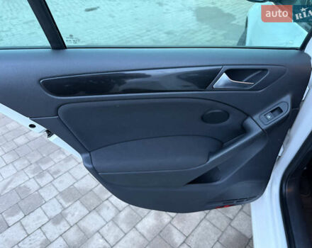 Белый Фольксваген Гольф, объемом двигателя 1.6 л и пробегом 245 тыс. км за 7700 $, фото 22 на Automoto.ua