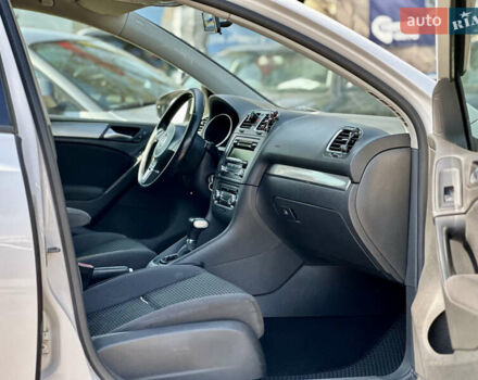 Белый Фольксваген Гольф, объемом двигателя 1.6 л и пробегом 236 тыс. км за 7300 $, фото 17 на Automoto.ua