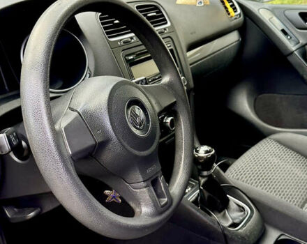 Белый Фольксваген Гольф, объемом двигателя 1.39 л и пробегом 385 тыс. км за 6009 $, фото 7 на Automoto.ua