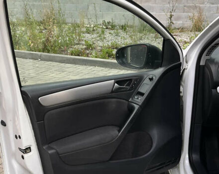 Белый Фольксваген Гольф, объемом двигателя 1.39 л и пробегом 385 тыс. км за 6009 $, фото 8 на Automoto.ua