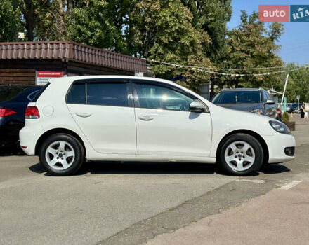 Белый Фольксваген Гольф, объемом двигателя 1.6 л и пробегом 236 тыс. км за 7300 $, фото 5 на Automoto.ua