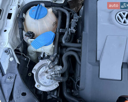 Белый Фольксваген Гольф, объемом двигателя 1.6 л и пробегом 245 тыс. км за 7700 $, фото 32 на Automoto.ua