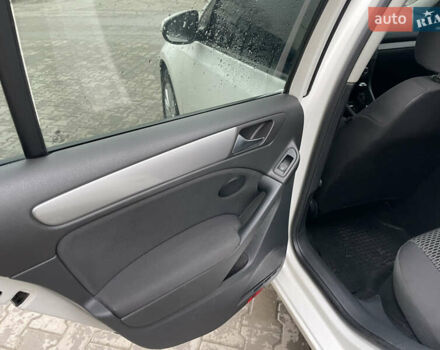 Белый Фольксваген Гольф, объемом двигателя 1.39 л и пробегом 241 тыс. км за 6500 $, фото 13 на Automoto.ua