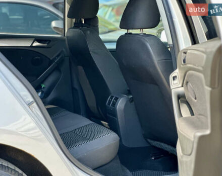 Белый Фольксваген Гольф, объемом двигателя 1.6 л и пробегом 236 тыс. км за 7300 $, фото 16 на Automoto.ua