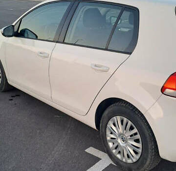 Белый Фольксваген Гольф, объемом двигателя 1.6 л и пробегом 177 тыс. км за 7250 $, фото 5 на Automoto.ua