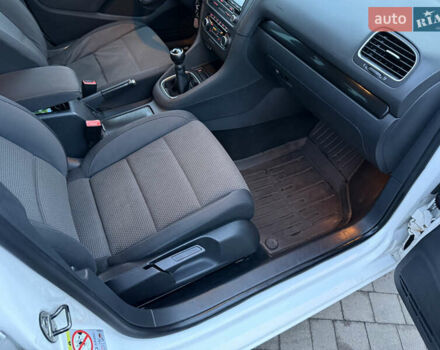 Белый Фольксваген Гольф, объемом двигателя 1.6 л и пробегом 245 тыс. км за 7700 $, фото 27 на Automoto.ua