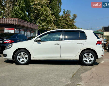 Белый Фольксваген Гольф, объемом двигателя 1.6 л и пробегом 236 тыс. км за 7300 $, фото 1 на Automoto.ua