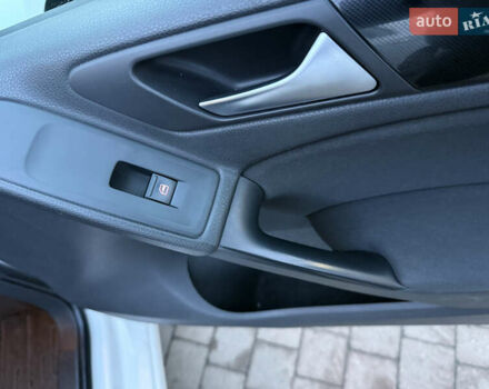 Белый Фольксваген Гольф, объемом двигателя 1.6 л и пробегом 245 тыс. км за 7700 $, фото 26 на Automoto.ua