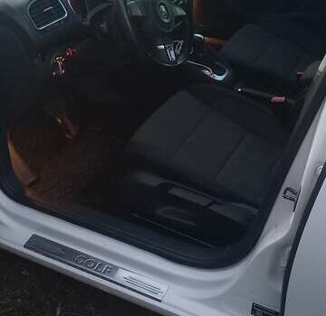 Белый Фольксваген Гольф, объемом двигателя 1.39 л и пробегом 225 тыс. км за 8299 $, фото 6 на Automoto.ua