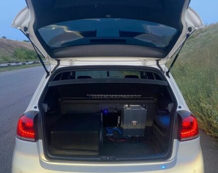 Белый Фольксваген Гольф, объемом двигателя 2 л и пробегом 218 тыс. км за 10000 $, фото 6 на Automoto.ua