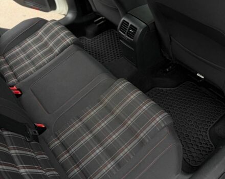 Білий Фольксваген Гольф, об'ємом двигуна 2 л та пробігом 227 тис. км за 9999 $, фото 8 на Automoto.ua