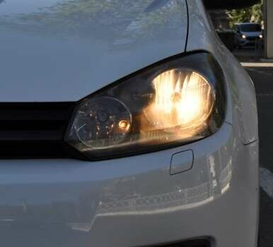 Белый Фольксваген Гольф, объемом двигателя 1.39 л и пробегом 132 тыс. км за 8800 $, фото 13 на Automoto.ua