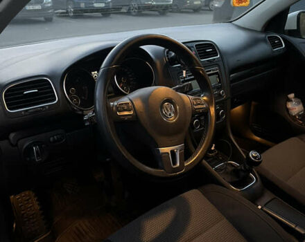 Білий Фольксваген Гольф, об'ємом двигуна 1.6 л та пробігом 265 тис. км за 7900 $, фото 9 на Automoto.ua