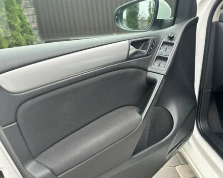 Білий Фольксваген Гольф, об'ємом двигуна 1.6 л та пробігом 248 тис. км за 7400 $, фото 9 на Automoto.ua