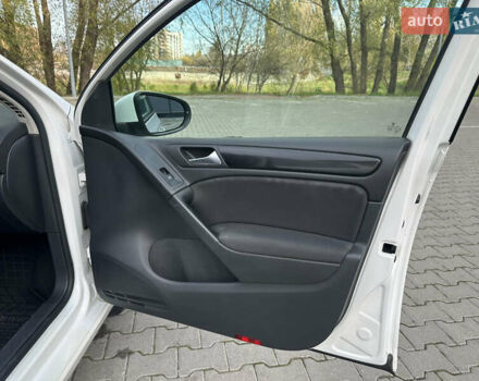 Белый Фольксваген Гольф, объемом двигателя 1.39 л и пробегом 176 тыс. км за 8800 $, фото 24 на Automoto.ua