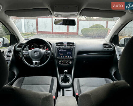 Белый Фольксваген Гольф, объемом двигателя 1.6 л и пробегом 214 тыс. км за 8300 $, фото 45 на Automoto.ua