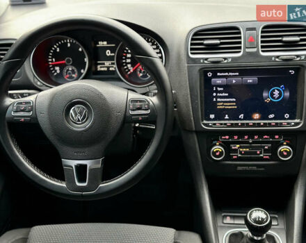 Белый Фольксваген Гольф, объемом двигателя 1.6 л и пробегом 214 тыс. км за 8300 $, фото 39 на Automoto.ua