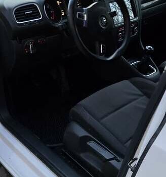 Белый Фольксваген Гольф, объемом двигателя 1.6 л и пробегом 213 тыс. км за 7600 $, фото 6 на Automoto.ua