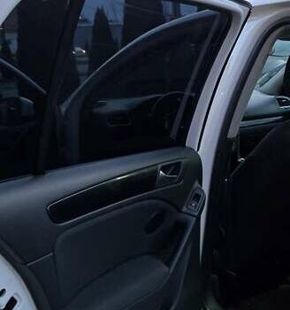 Белый Фольксваген Гольф, объемом двигателя 1.6 л и пробегом 213 тыс. км за 7600 $, фото 7 на Automoto.ua