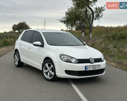 Фольксваген Гольф 2012 у Іршава на Automoto.ua Білий Фольксваген Гольф, об'ємом двигуна 1.6 л та пробігом 126 тис. км за 10700 $, фото 7 на Automoto.ua