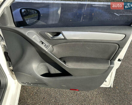 Белый Фольксваген Гольф, объемом двигателя 1.6 л и пробегом 188 тыс. км за 8600 $, фото 11 на Automoto.ua