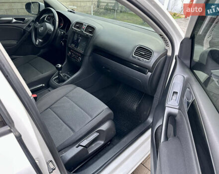 Белый Фольксваген Гольф, объемом двигателя 1.6 л и пробегом 214 тыс. км за 8300 $, фото 46 на Automoto.ua