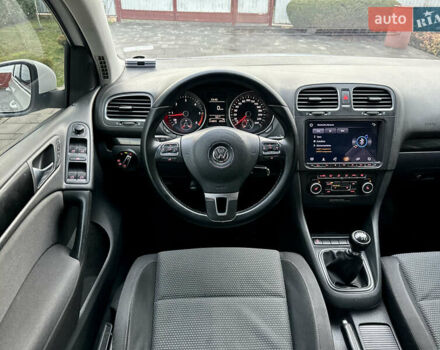 Белый Фольксваген Гольф, объемом двигателя 1.6 л и пробегом 214 тыс. км за 8300 $, фото 43 на Automoto.ua