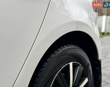 Белый Фольксваген Гольф, объемом двигателя 1.6 л и пробегом 214 тыс. км за 8300 $, фото 7 на Automoto.ua