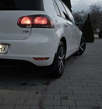 Белый Фольксваген Гольф, объемом двигателя 1.6 л и пробегом 213 тыс. км за 7600 $, фото 4 на Automoto.ua