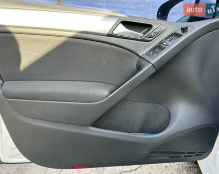 Белый Фольксваген Гольф, объемом двигателя 1.6 л и пробегом 188 тыс. км за 8600 $, фото 18 на Automoto.ua