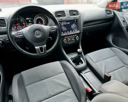 Белый Фольксваген Гольф, объемом двигателя 1.6 л и пробегом 214 тыс. км за 8300 $, фото 38 на Automoto.ua