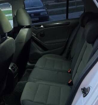 Белый Фольксваген Гольф, объемом двигателя 1.6 л и пробегом 213 тыс. км за 7600 $, фото 8 на Automoto.ua