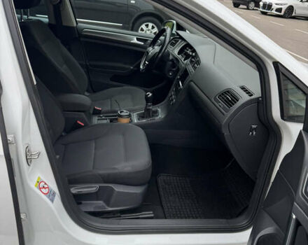 Белый Фольксваген Гольф, объемом двигателя 1.6 л и пробегом 302 тыс. км за 9700 $, фото 8 на Automoto.ua