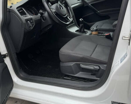 Белый Фольксваген Гольф, объемом двигателя 1.6 л и пробегом 302 тыс. км за 9700 $, фото 11 на Automoto.ua