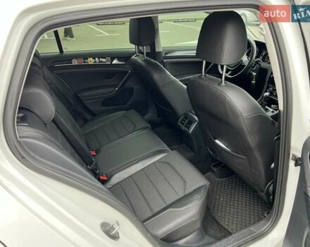 Белый Фольксваген Гольф, объемом двигателя 1.4 л и пробегом 125 тыс. км за 14777 $, фото 28 на Automoto.ua