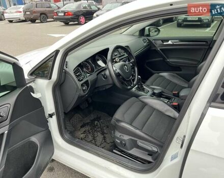 Белый Фольксваген Гольф, объемом двигателя 1.4 л и пробегом 125 тыс. км за 14777 $, фото 15 на Automoto.ua