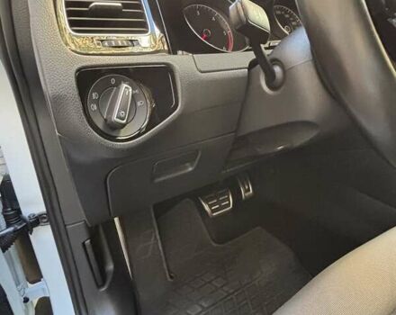 Фольксваген Гольф 2013 в Киеве на Automoto.ua Белый Фольксваген Гольф, объемом двигателя 1.97 л и пробегом 143 тыс. км за 14200 $, фото 23 на Automoto.ua