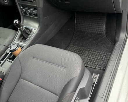 Белый Фольксваген Гольф, объемом двигателя 1.6 л и пробегом 302 тыс. км за 9700 $, фото 9 на Automoto.ua