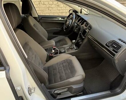 Фольксваген Гольф 2013 в Киеве на Automoto.ua Белый Фольксваген Гольф, объемом двигателя 1.97 л и пробегом 143 тыс. км за 14200 $, фото 11 на Automoto.ua