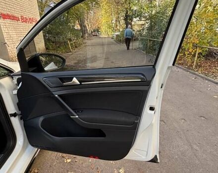Фольксваген Гольф 2013 в Киеве на Automoto.ua Белый Фольксваген Гольф, объемом двигателя 1.97 л и пробегом 143 тыс. км за 14200 $, фото 9 на Automoto.ua