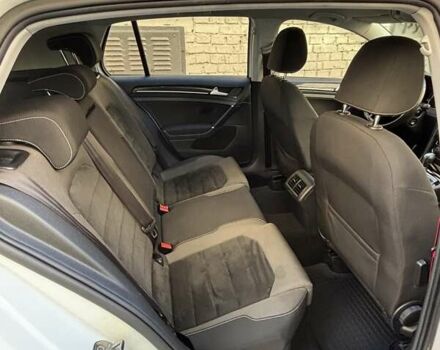 Фольксваген Гольф 2013 в Киеве на Automoto.ua Белый Фольксваген Гольф, объемом двигателя 1.97 л и пробегом 143 тыс. км за 14200 $, фото 13 на Automoto.ua