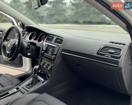 Белый Фольксваген Гольф, объемом двигателя 1.97 л и пробегом 199 тыс. км за 12800 $, фото 67 на Automoto.ua