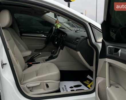 Белый Фольксваген Гольф, объемом двигателя 1.8 л и пробегом 230 тыс. км за 11700 $, фото 19 на Automoto.ua