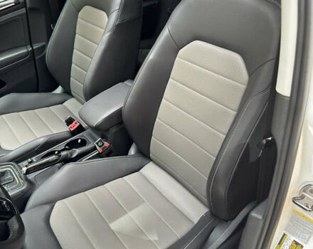 Белый Фольксваген Гольф, объемом двигателя 1.97 л и пробегом 135 тыс. км за 15300 $, фото 11 на Automoto.ua