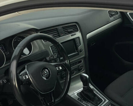 Белый Фольксваген Гольф, объемом двигателя 1.4 л и пробегом 240 тыс. км за 14000 $, фото 13 на Automoto.ua